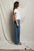 Load image into Gallery viewer, PerfectWhiteTee springsteen
ringspun cotton tee