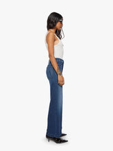 Load image into Gallery viewer, MOTHER Denim PETITES The Lil Hustler Roller Patch Pocket Sneak